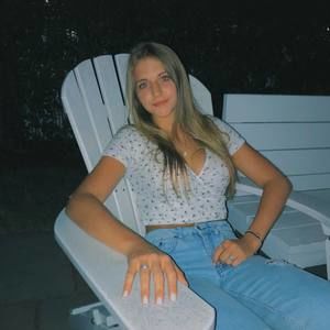 Meet your Posher, Julia